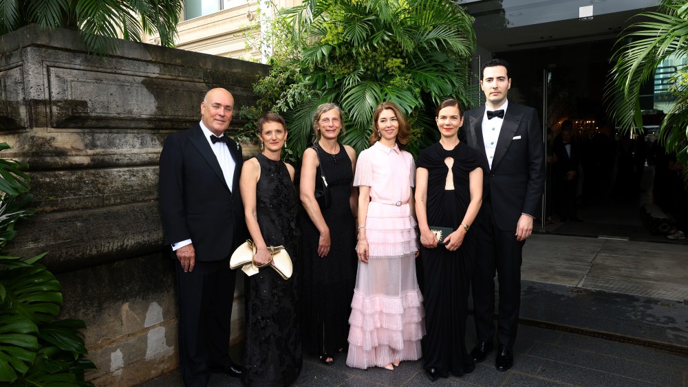 PARIS, FRANCE - JULY 06: (L-R) Lionel Sauvage, guest, Sophie-Justine Lieber, Sofia Coppola, Sylvie Corréard and Jean-Victor Meyers attend the photocall during the Bal D'Ete At The Musée Des Arts Décoratifs on July 06, 2025 in Paris, France. (Photo by Marc Piasecki/Getty Images)